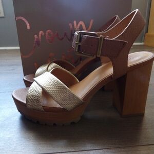 Crown Vintage Women's Brown and Gold Platform Sandals Size 8